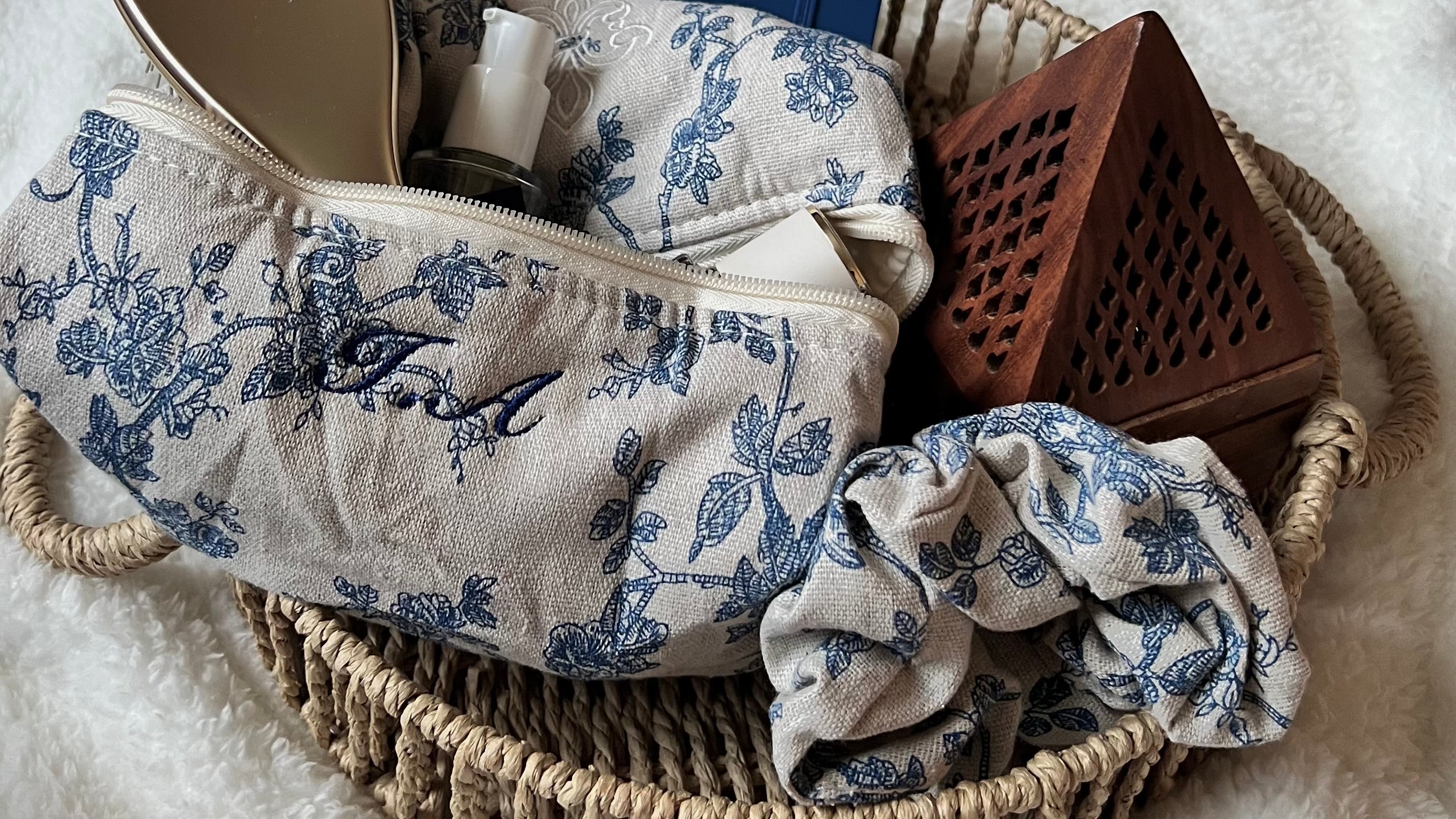 Cove Pouch & Scrunchie bundle